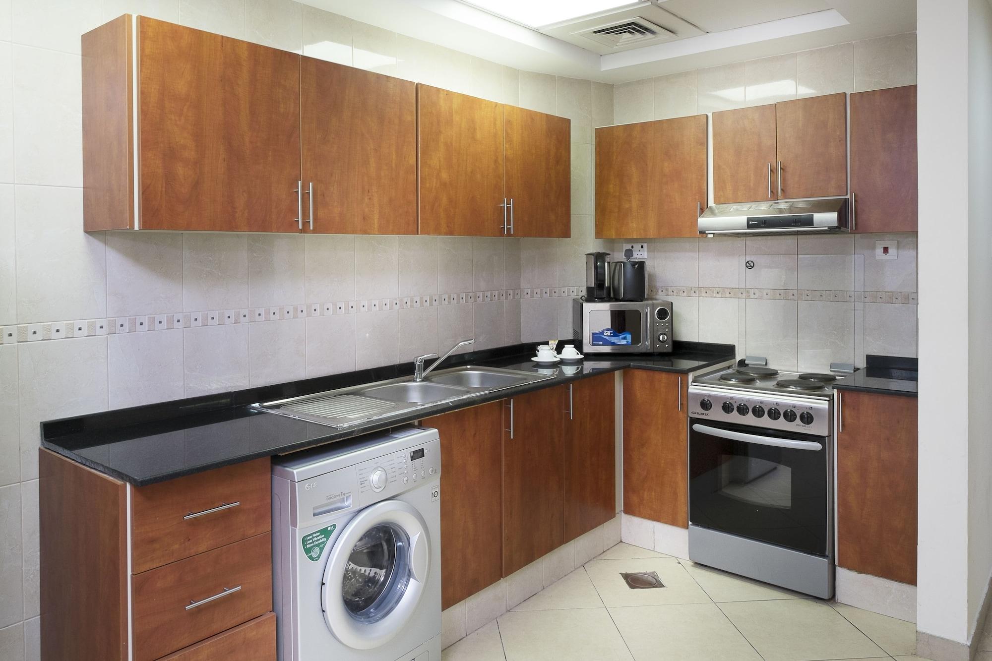 דובאי Al Waleed Palace Hotel Apartment Al Barsha מראה חיצוני תמונה