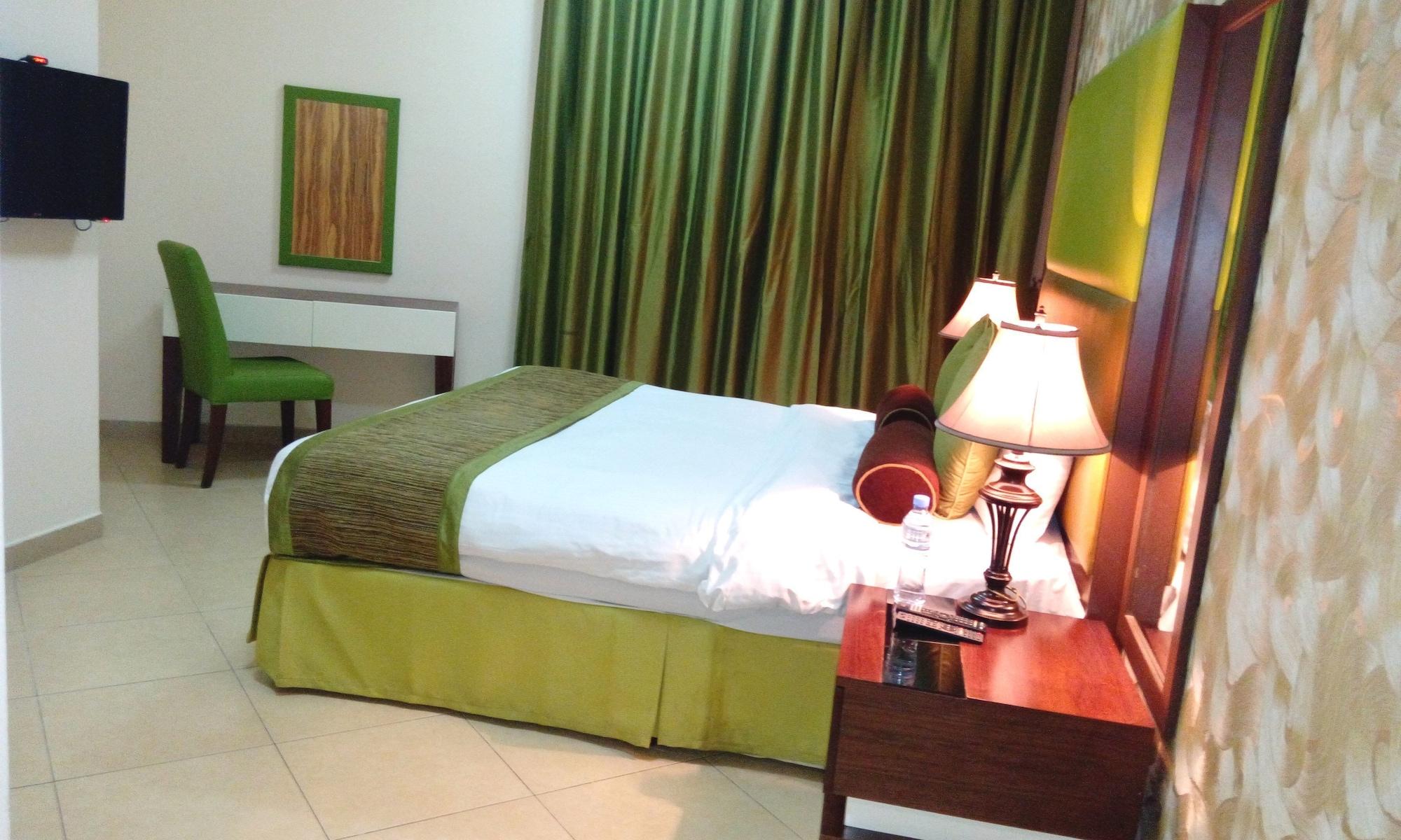 דובאי Al Waleed Palace Hotel Apartment Al Barsha מראה חיצוני תמונה