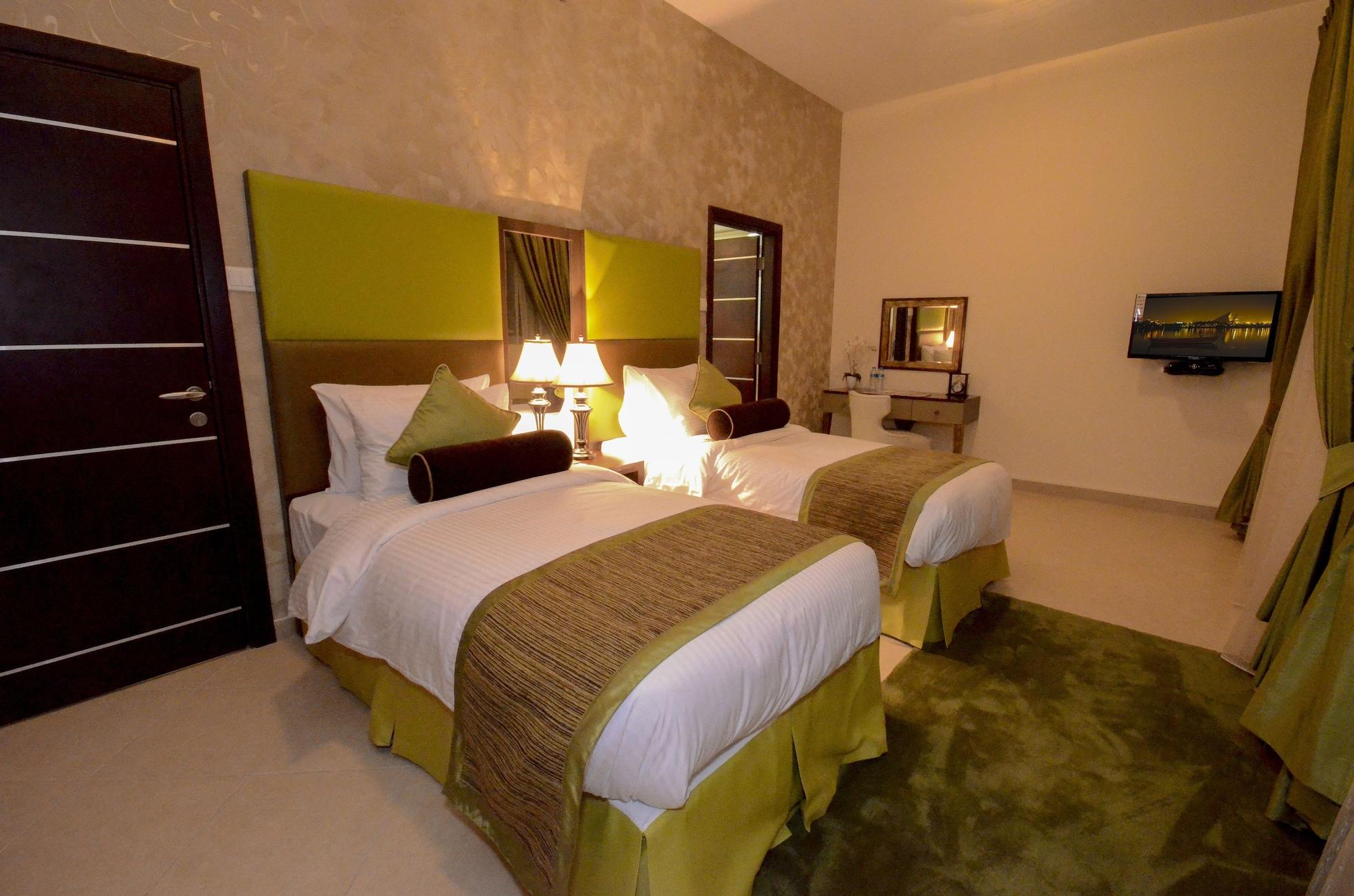 דובאי Al Waleed Palace Hotel Apartment Al Barsha מראה חיצוני תמונה
