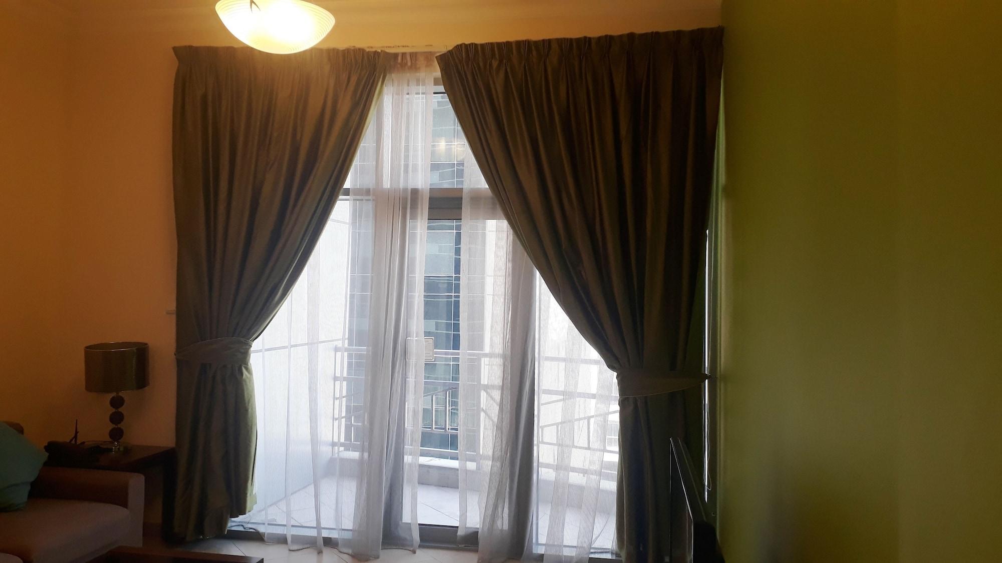 דובאי Al Waleed Palace Hotel Apartment Al Barsha מראה חיצוני תמונה
