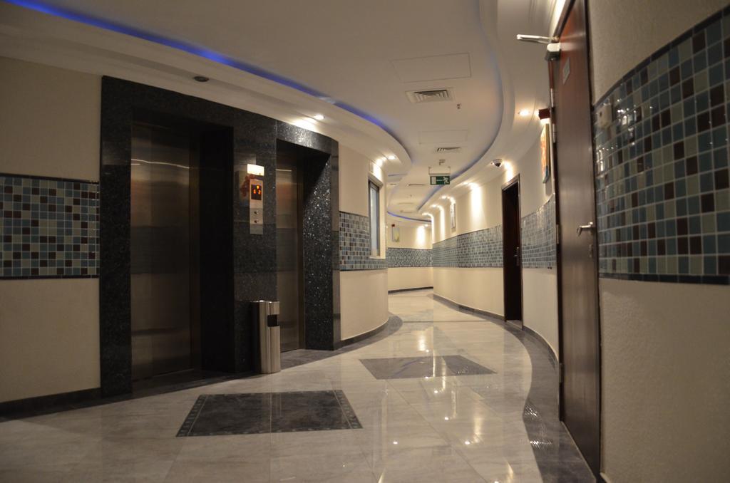דובאי Al Waleed Palace Hotel Apartment Al Barsha מראה חיצוני תמונה