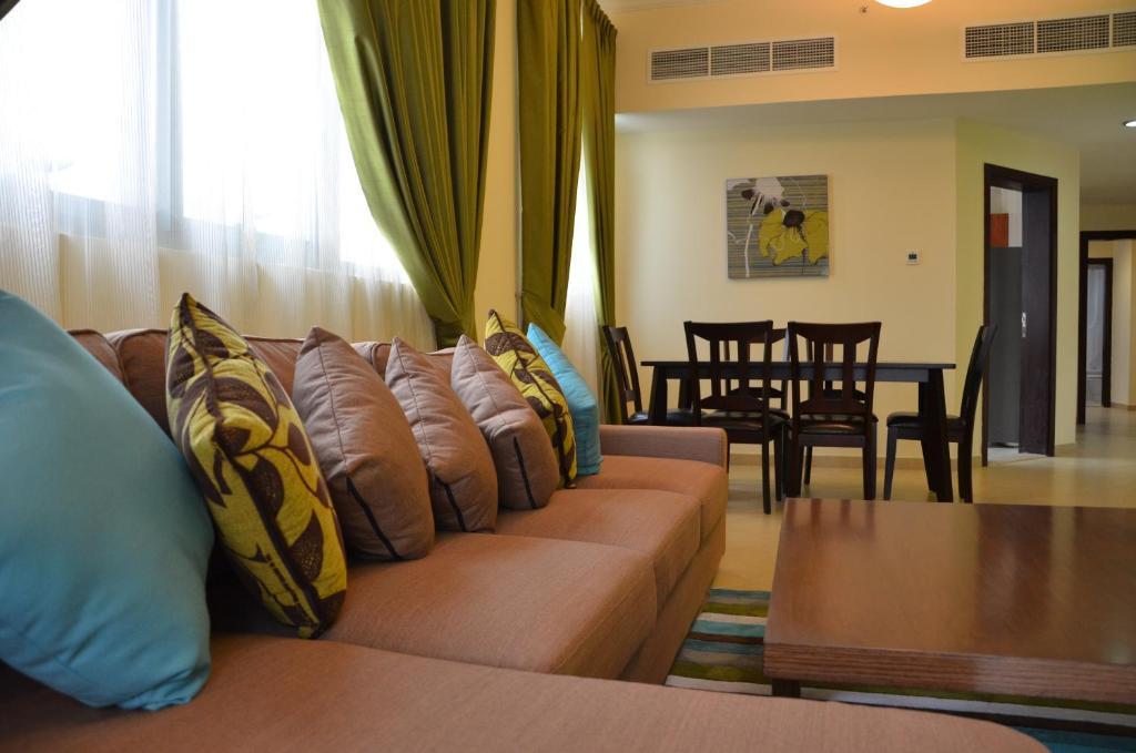 דובאי Al Waleed Palace Hotel Apartment Al Barsha מראה חיצוני תמונה