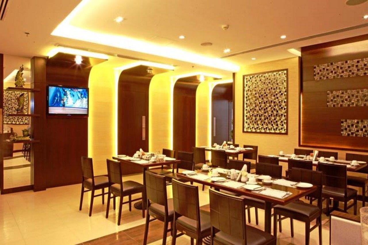 דובאי Al Waleed Palace Hotel Apartment Al Barsha מראה חיצוני תמונה