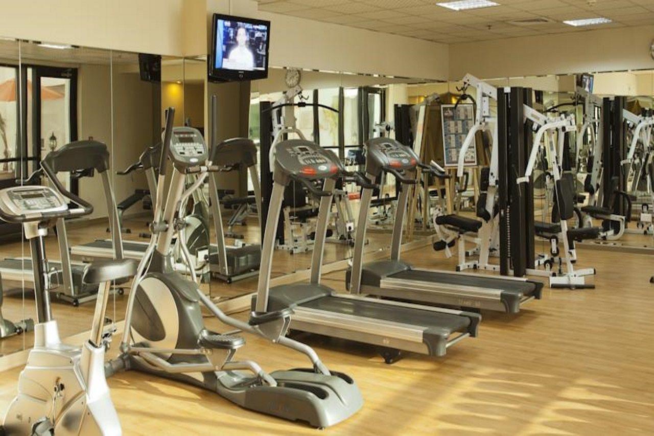 דובאי Al Waleed Palace Hotel Apartment Al Barsha מראה חיצוני תמונה