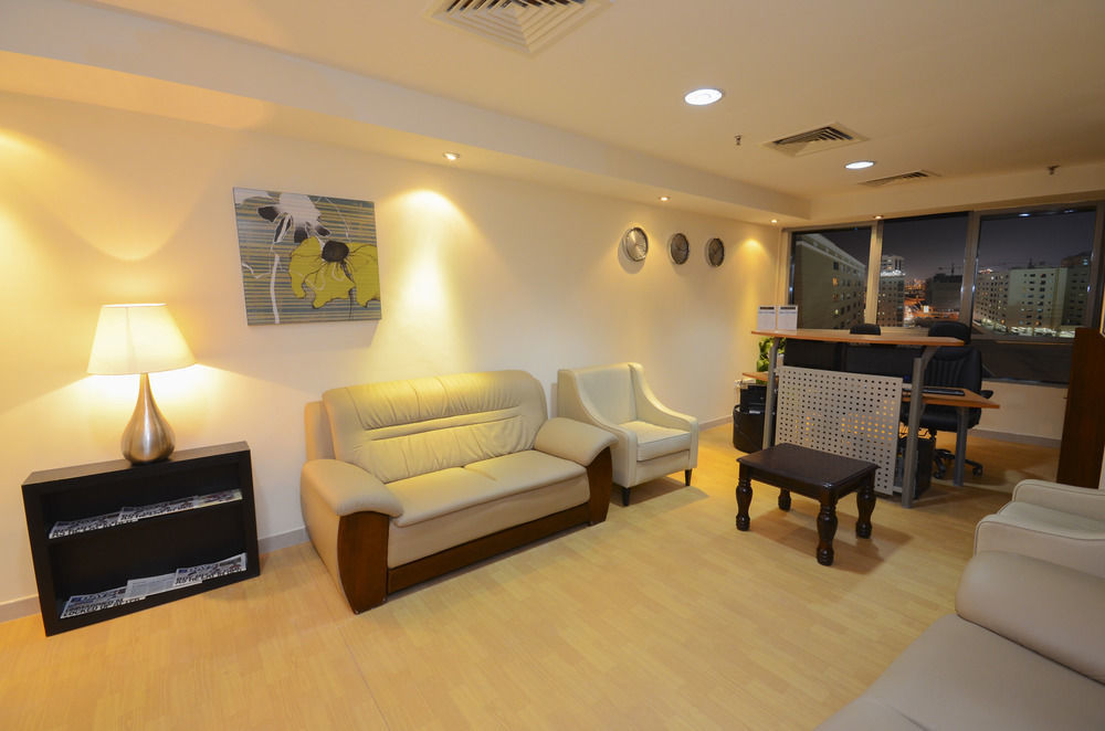 דובאי Al Waleed Palace Hotel Apartment Al Barsha מראה חיצוני תמונה