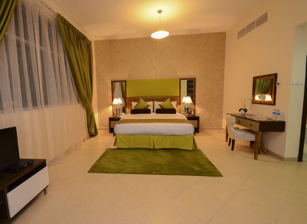 דובאי Al Waleed Palace Hotel Apartment Al Barsha מראה חיצוני תמונה
