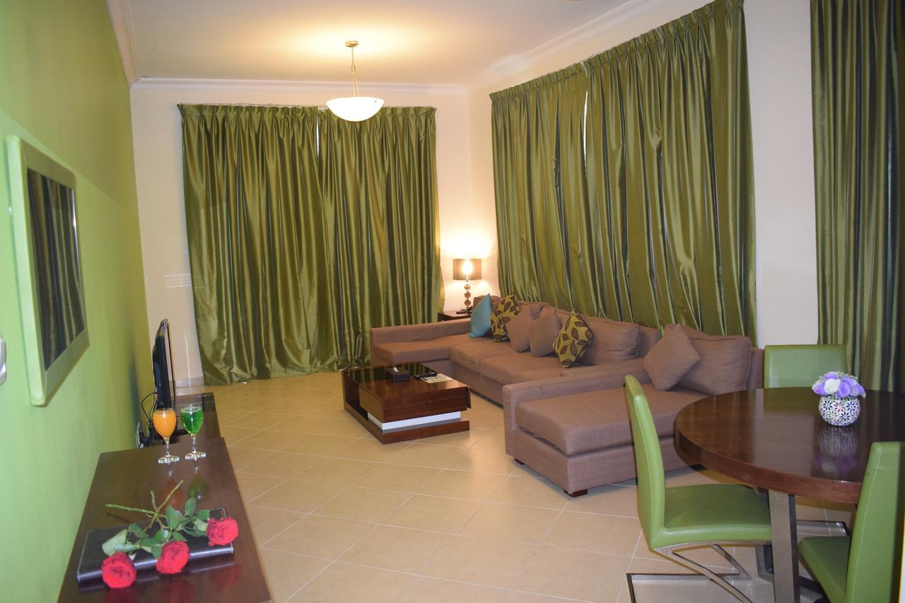 דובאי Al Waleed Palace Hotel Apartment Al Barsha מראה חיצוני תמונה