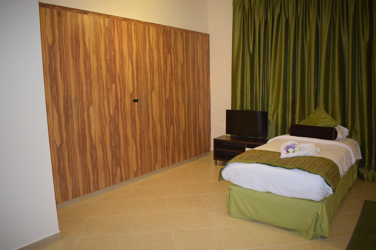 דובאי Al Waleed Palace Hotel Apartment Al Barsha מראה חיצוני תמונה