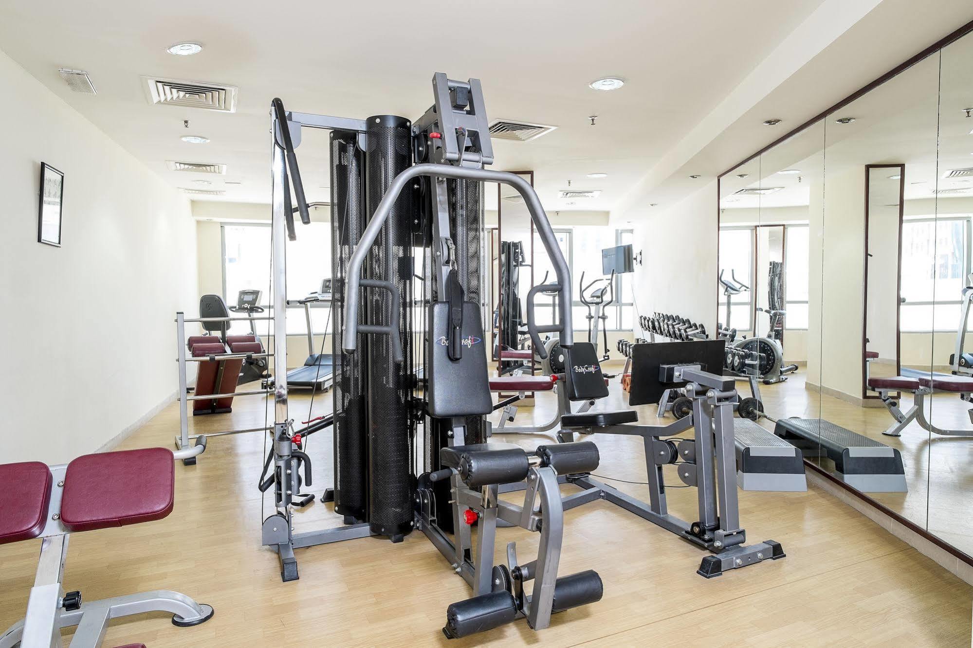 דובאי Al Waleed Palace Hotel Apartment Al Barsha מראה חיצוני תמונה