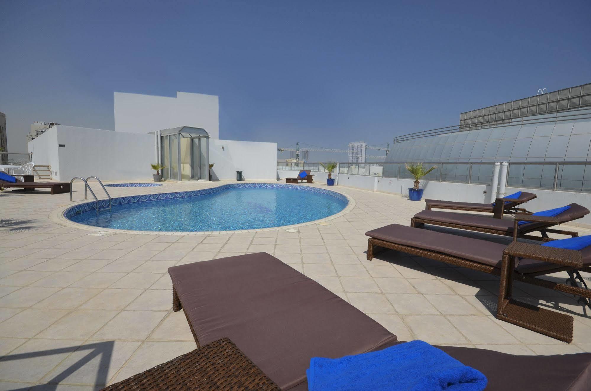 דובאי Al Waleed Palace Hotel Apartment Al Barsha מראה חיצוני תמונה