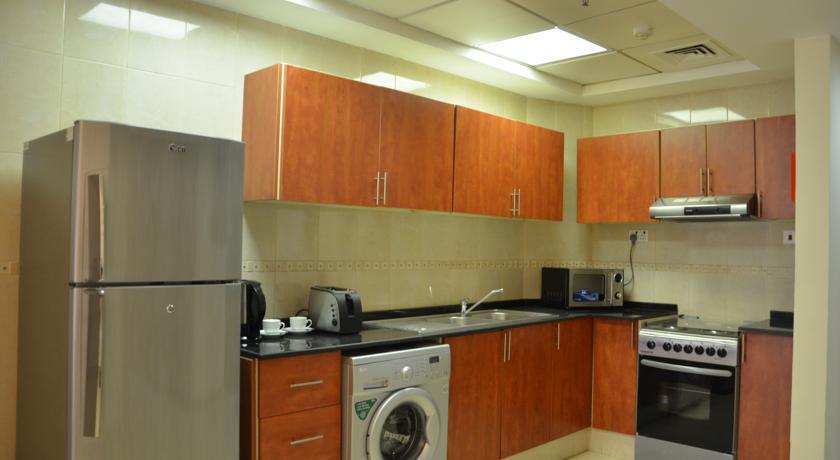 דובאי Al Waleed Palace Hotel Apartment Al Barsha מראה חיצוני תמונה